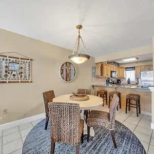 https://this-is-a-beautiful-beach-front-condo-with-a-great-view.hotels-destin.com